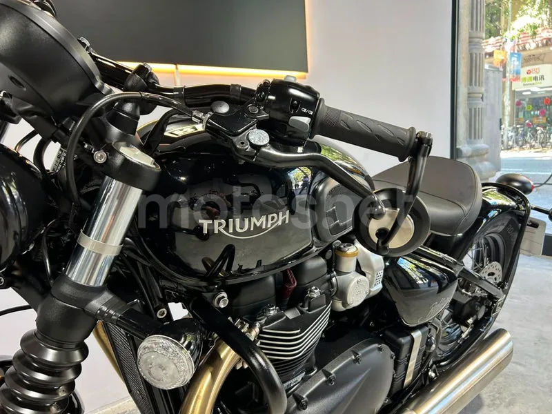 Triumph Bonneville Bobber - Vista 7