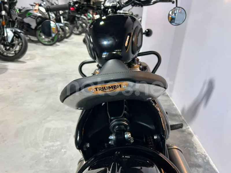 Triumph Bonneville Bobber - Vista 10