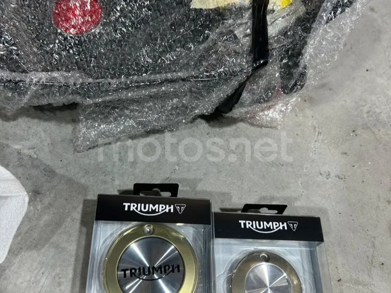 Triumph Thruxton - Vista 15