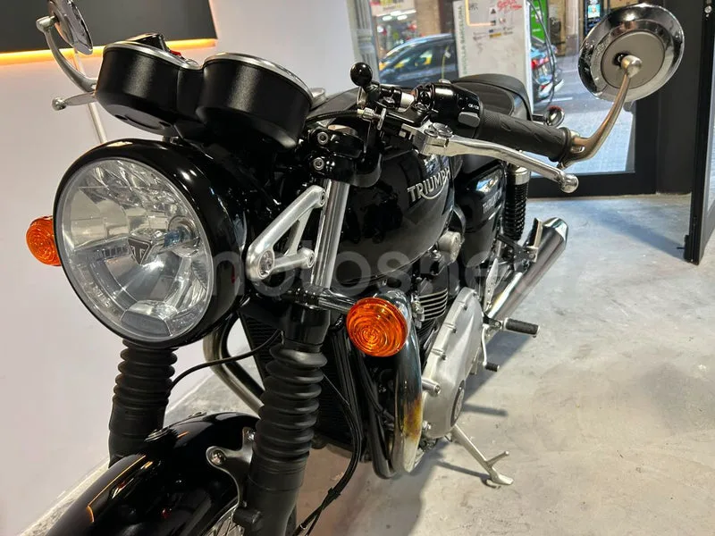 Triumph Thruxton - Vista 4