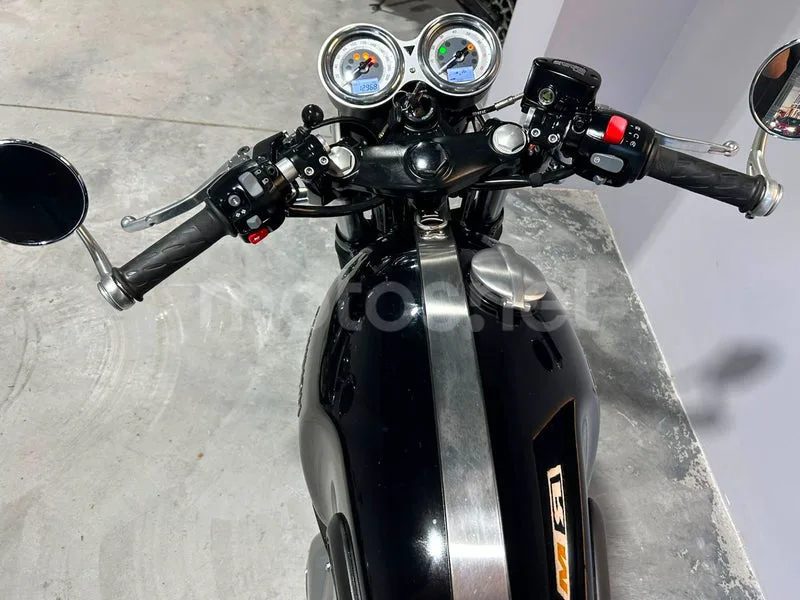 Triumph Thruxton - Vista 8