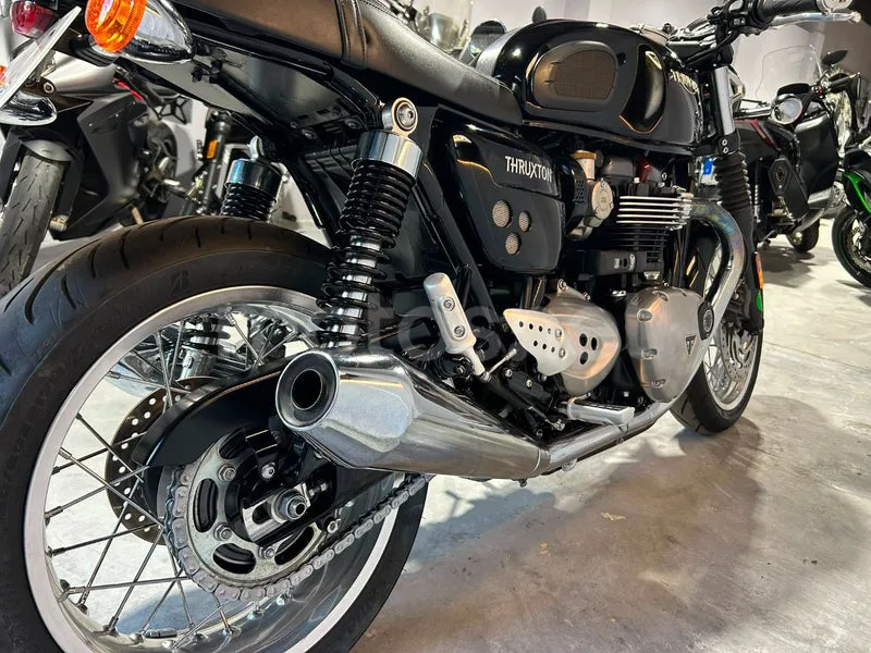Triumph Thruxton - Vista 9