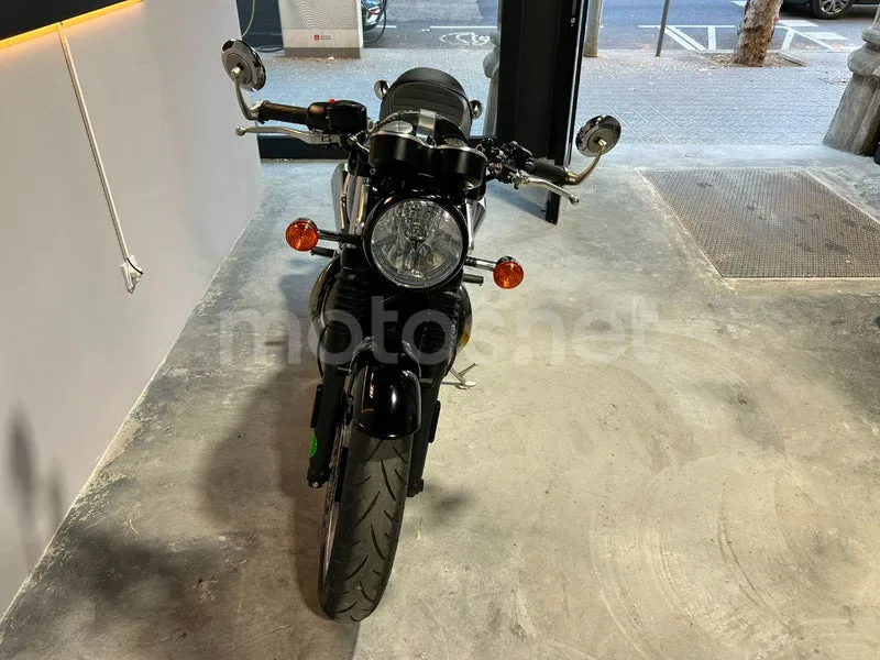 Triumph Thruxton - Vista 10
