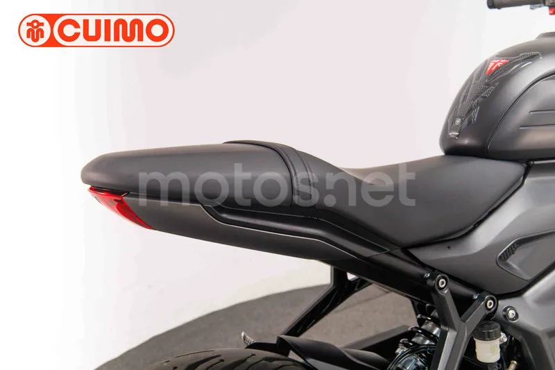 Triumph Trident 660 - Vista 19