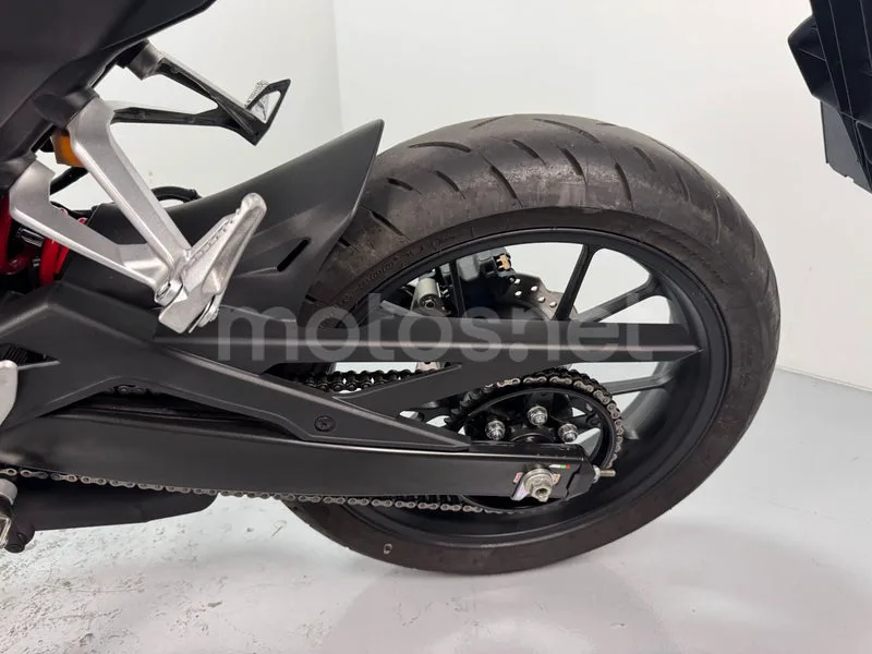 Honda CB125R - Vista 16