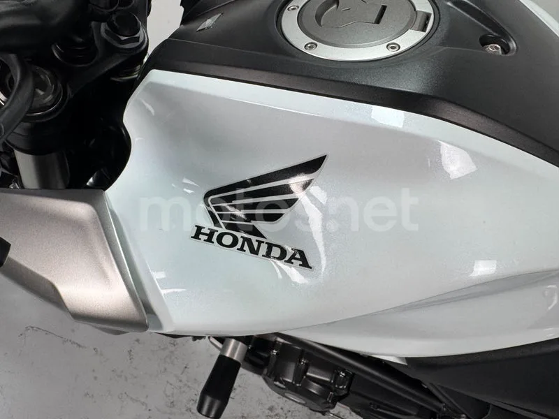 Honda CB125R - Vista 18