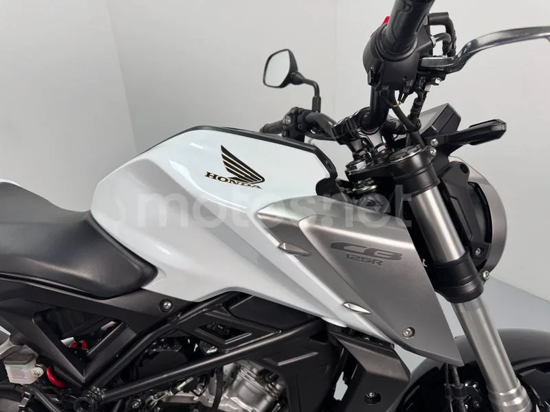 Honda CB125R - Vista 3