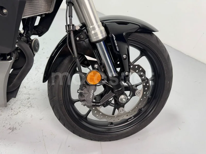 Honda CB125R - Vista 4