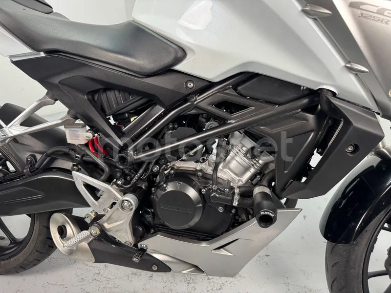 Honda CB125R - Vista 5