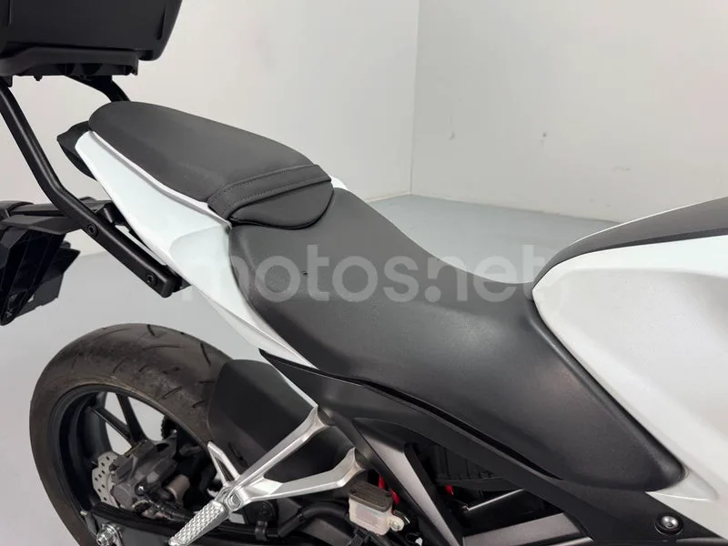 Honda CB125R - Vista 6