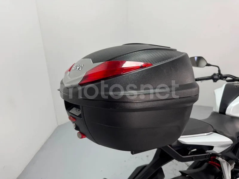 Honda CB125R - Vista 7