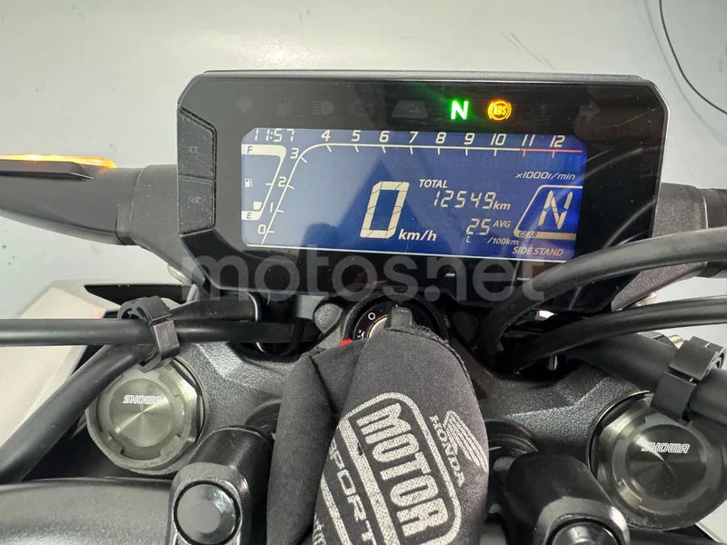Honda CB125R - Vista 9