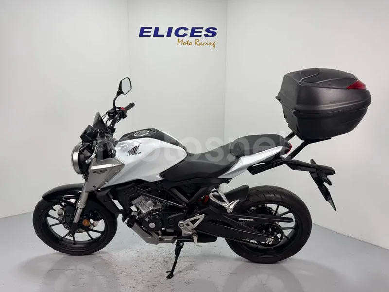 Honda CB125R - Vista 10