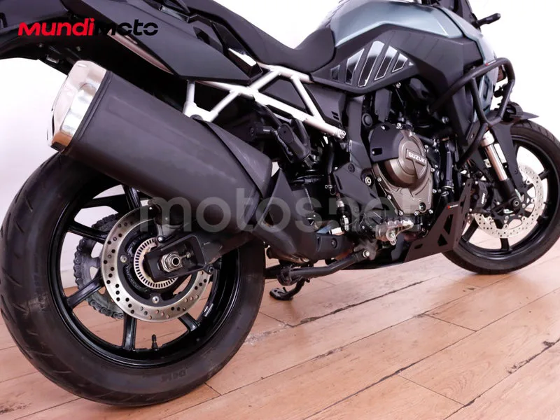 Suzuki V-Strom 800 - Vista 4