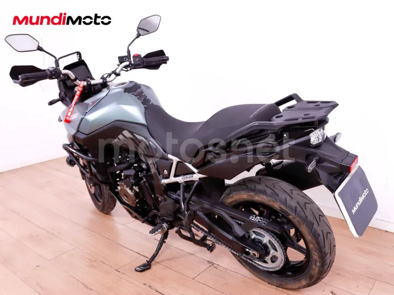 Suzuki V-Strom 800 - Vista 8