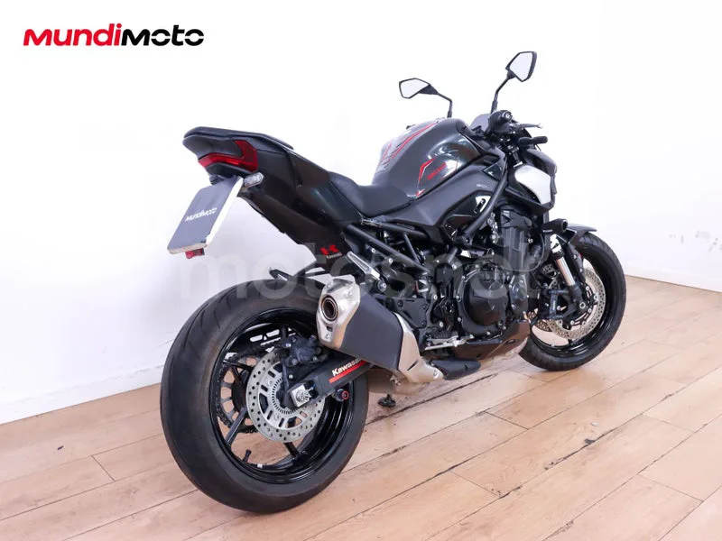 Kawasaki Z900 - Vista 3