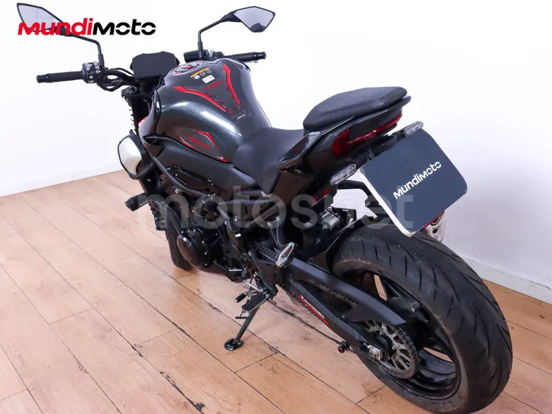 Kawasaki Z900 - Vista 8