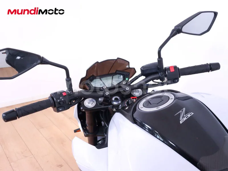 Kawasaki Z800 - Vista 11