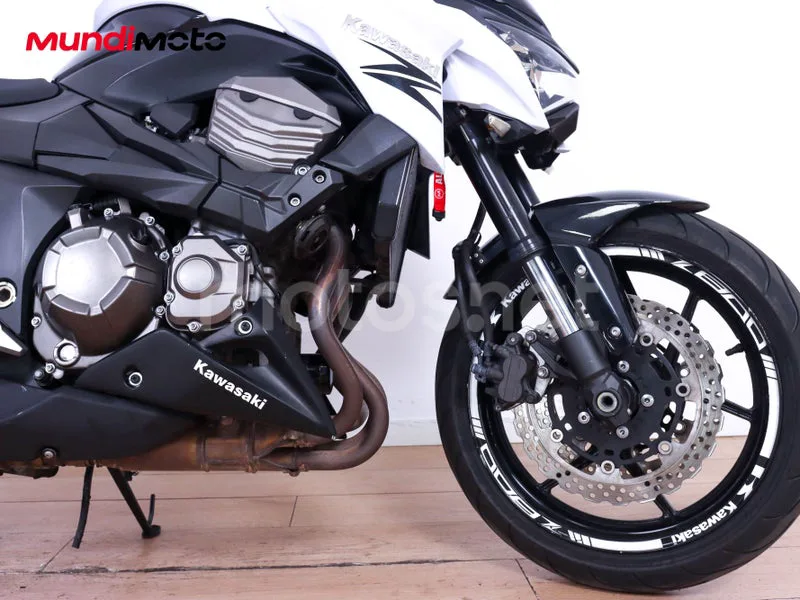 Kawasaki Z800 - Vista 75
