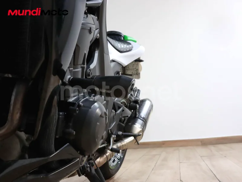 Kawasaki Z1000 - Vista 10