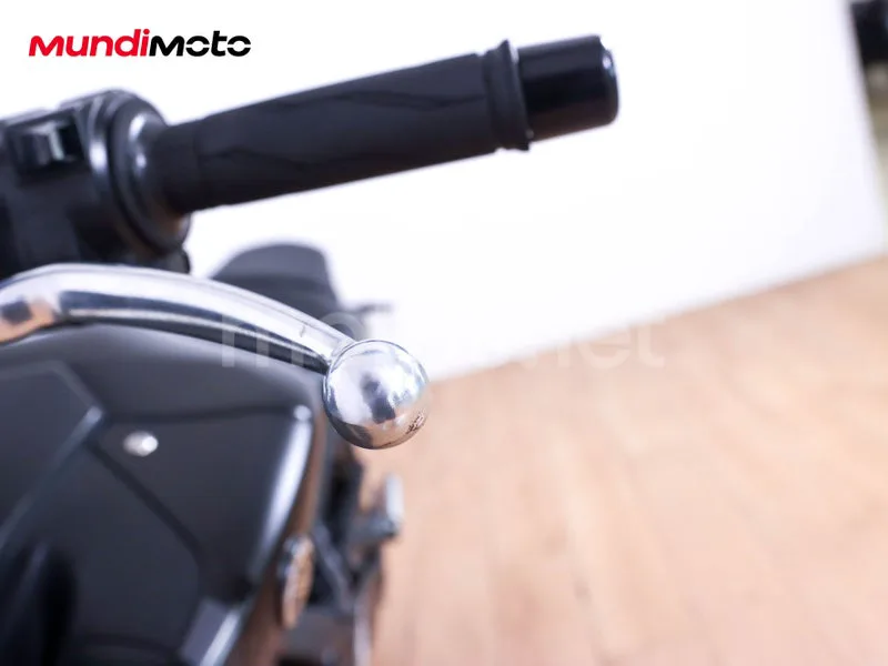Yamaha MT-09 - Vista 15
