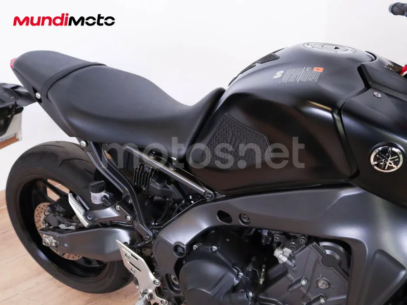 Yamaha MT-09 - Vista 32