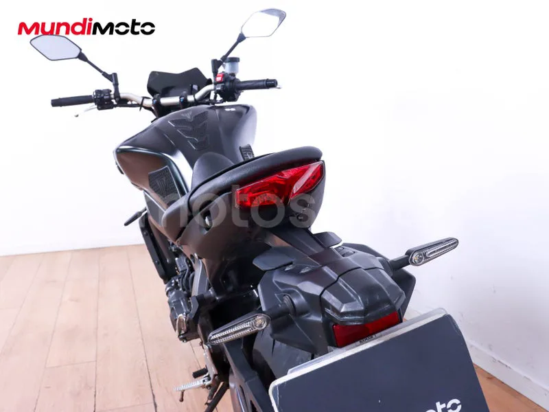 Yamaha MT-09 - Vista 9
