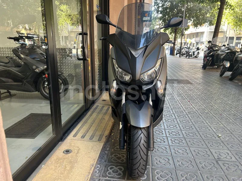 Yamaha XMAX 400 - Vista 3