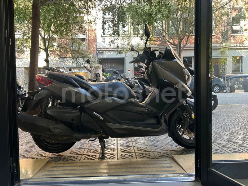 Yamaha XMAX 400 - Vista 4