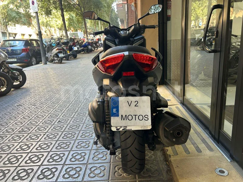 Yamaha XMAX 400 - Vista 5