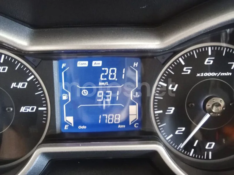 Yamaha XMAX 300 - Vista 5