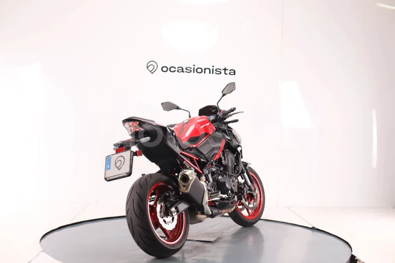 Kawasaki Z900 - Vista 3