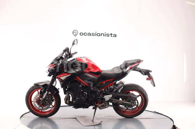 Kawasaki Z900 - Vista 5