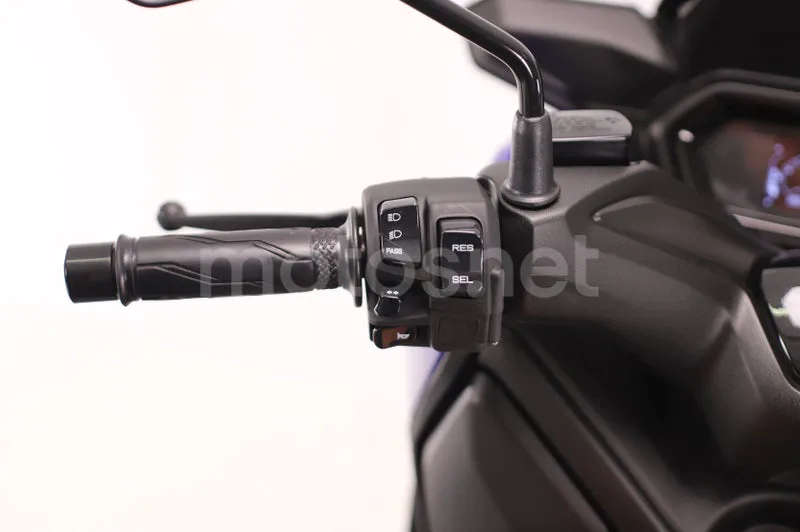 Yamaha XMAX 300 - Vista 7