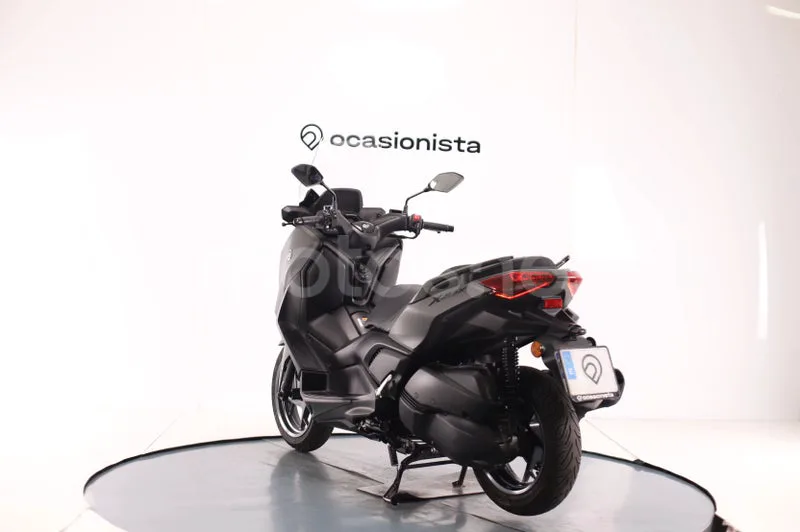 Yamaha XMAX 300 - Vista 4