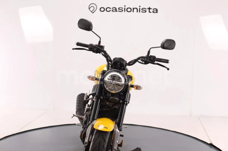 Yamaha XSR125 - Vista 9
