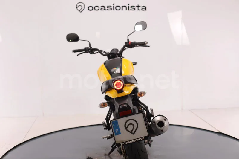 Yamaha XSR125 - Vista 10
