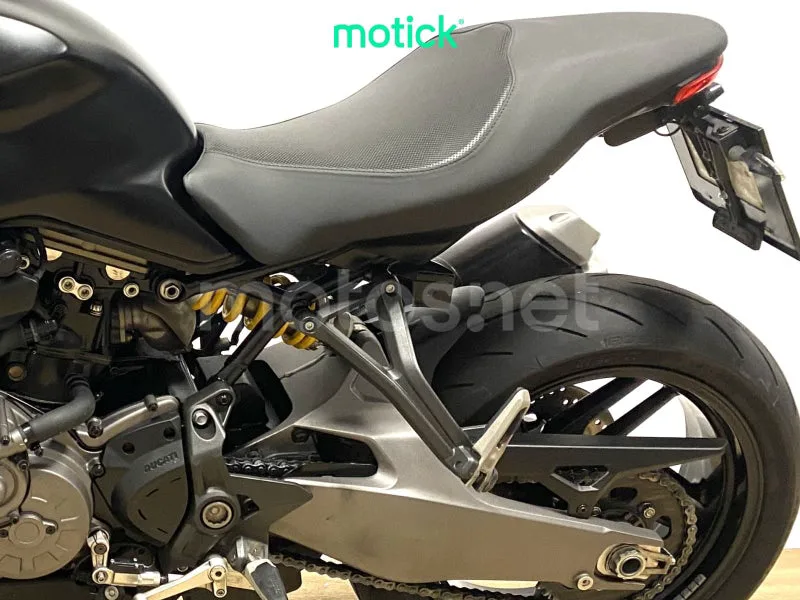 Ducati Monster 821 - Vista 9