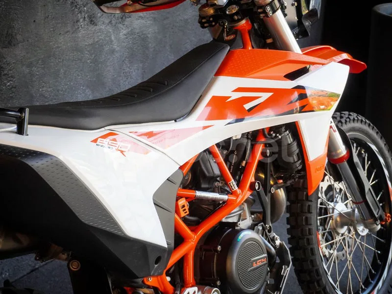 KTM 690 Enduro R - Vista 13