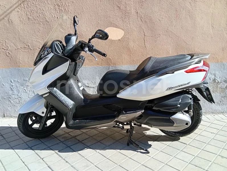 Kymco Super Dink 300 - Vista 3