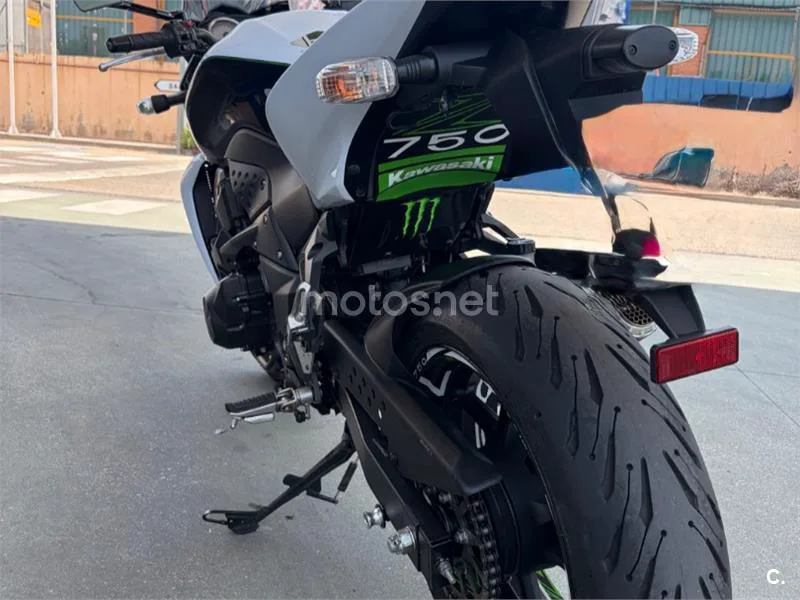 Kawasaki Z750 - Vista 3