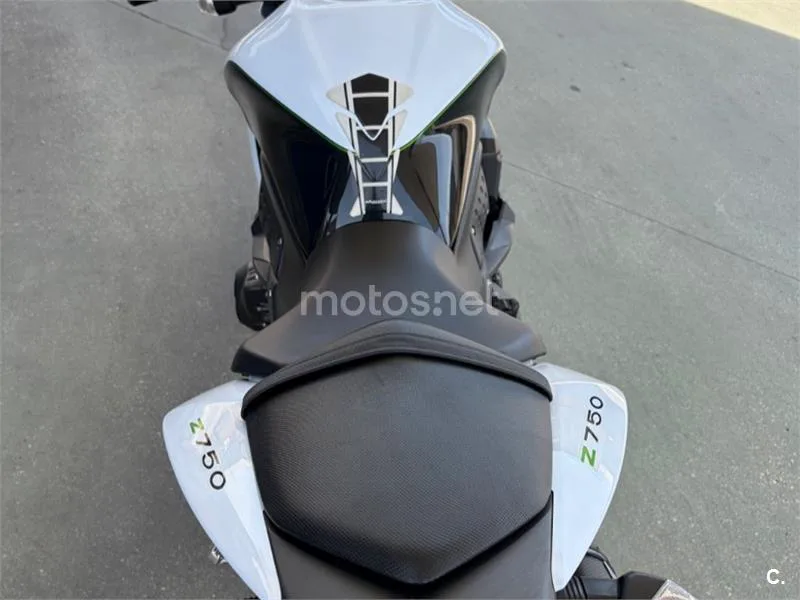 Kawasaki Z750 - Vista 5