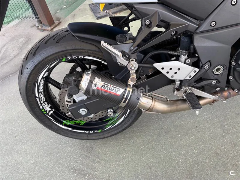 Kawasaki Z750 - Vista 8