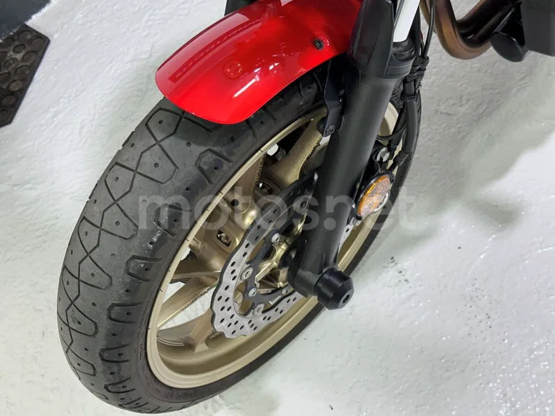Yamaha XSR700 - Vista 13