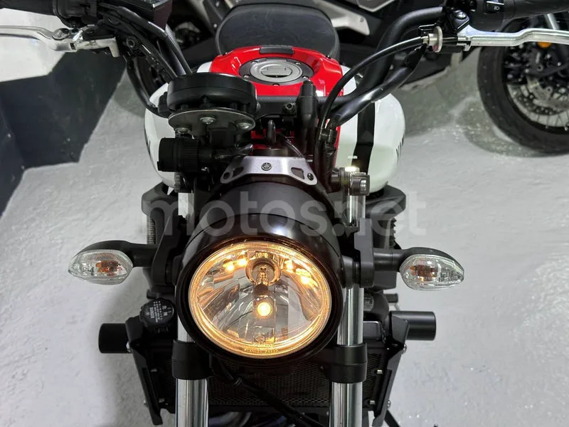 Yamaha XSR700 - Vista 16