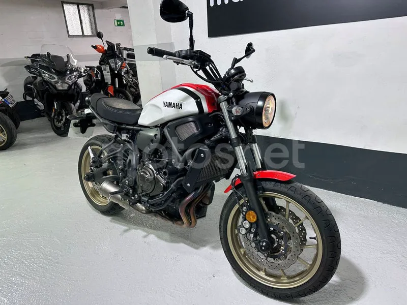 Yamaha XSR700 - Vista 3