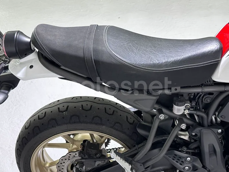 Yamaha XSR700 - Vista 24