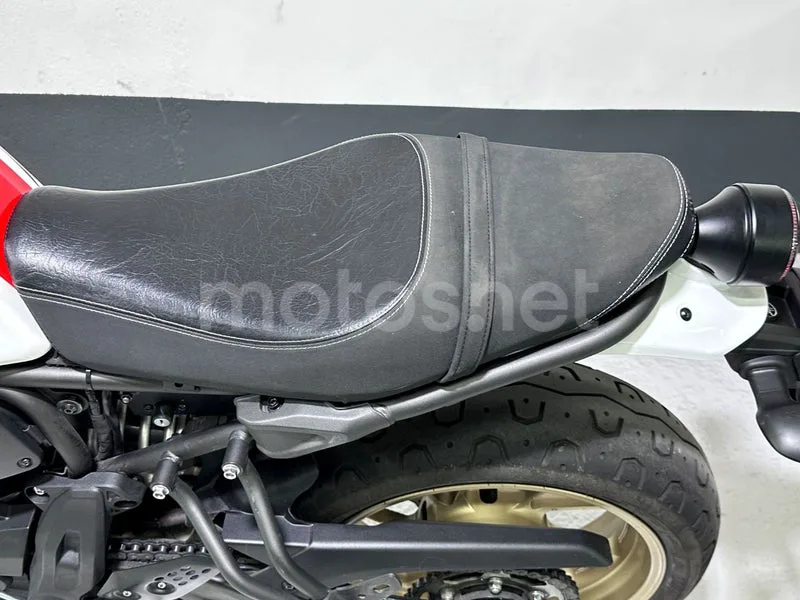 Yamaha XSR700 - Vista 25