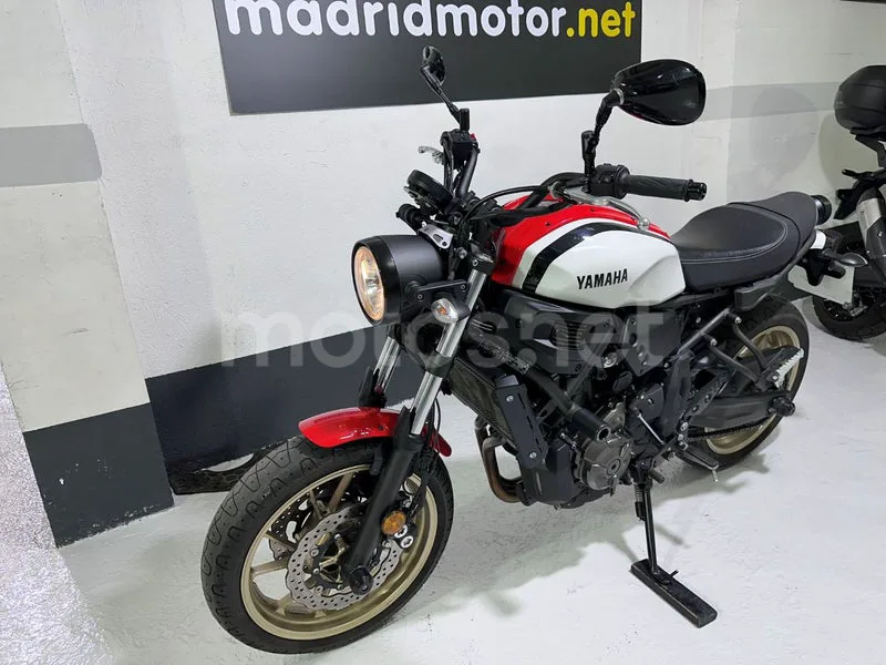 Yamaha XSR700 - Vista 4