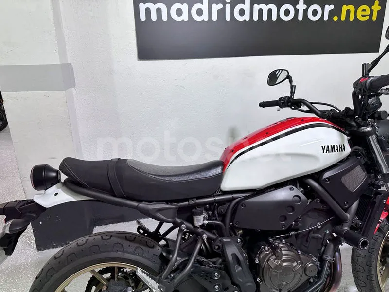 Yamaha XSR700 - Vista 7